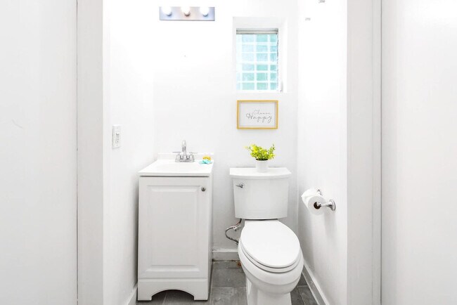 Building Photo - 515 NE 82nd St