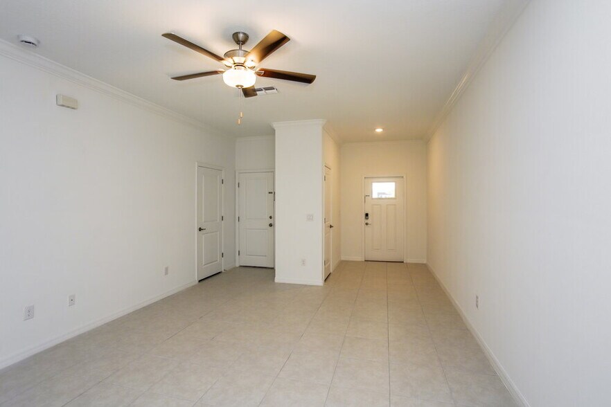 Building Photo - 2141 Great Sapphire Ln