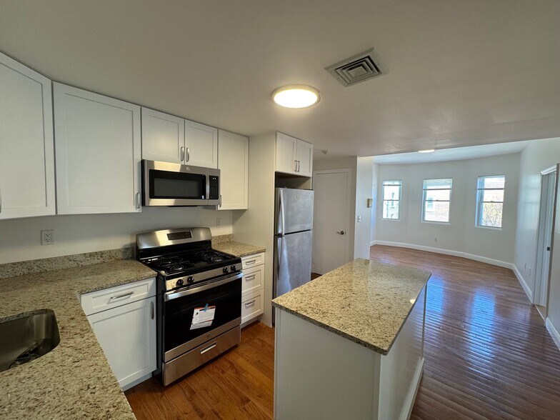 Building Photo - 360 Somerville Ave