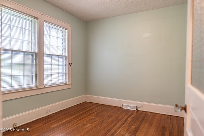 Building Photo - 503 Carolina St