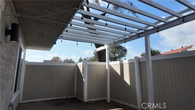 Building Photo - 700 Golden Springs Dr