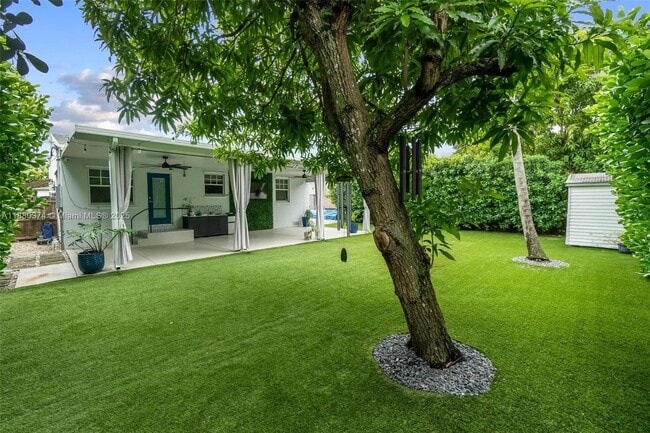 Building Photo - 570 SW 45th Ave