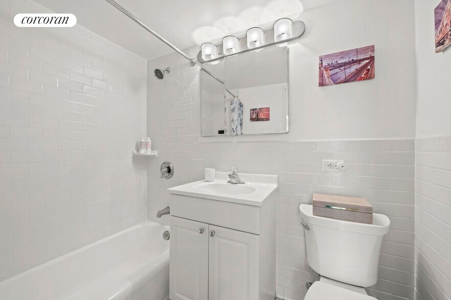 Building Photo - 61 Jane St