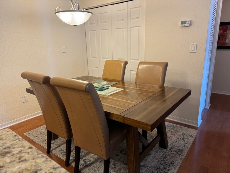 Building Photo - 10263 Gandy Blvd N