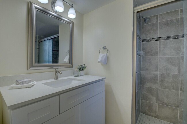 Building Photo - 3810 Via Poinciana
