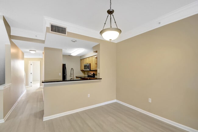 Building Photo - 2030 Alta Meadows Ln