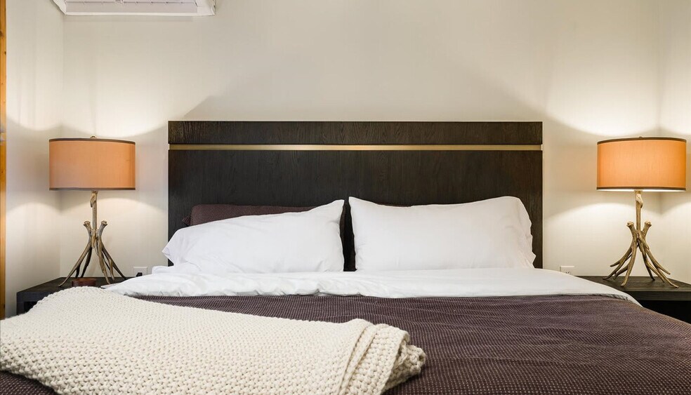 Building Photo - 20220 Wooded View Ln