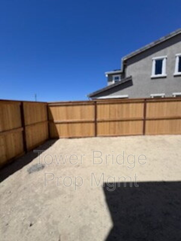 Building Photo - 2033 Stargate Dr