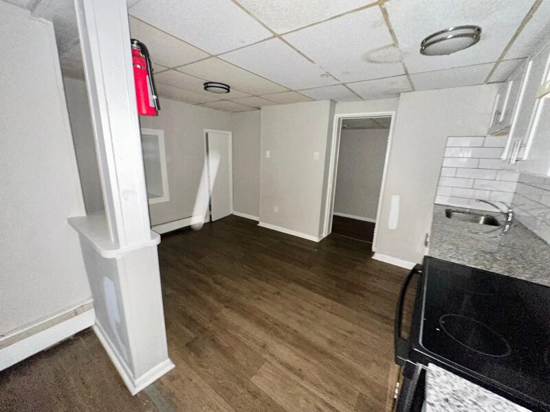 Building Photo - 420 N High St