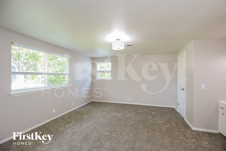 Building Photo - 743 Nancy Lynn Terrace