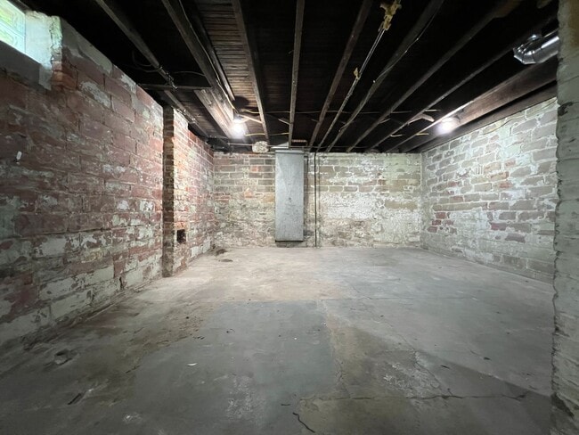 Building Photo - 1441 W 58th St