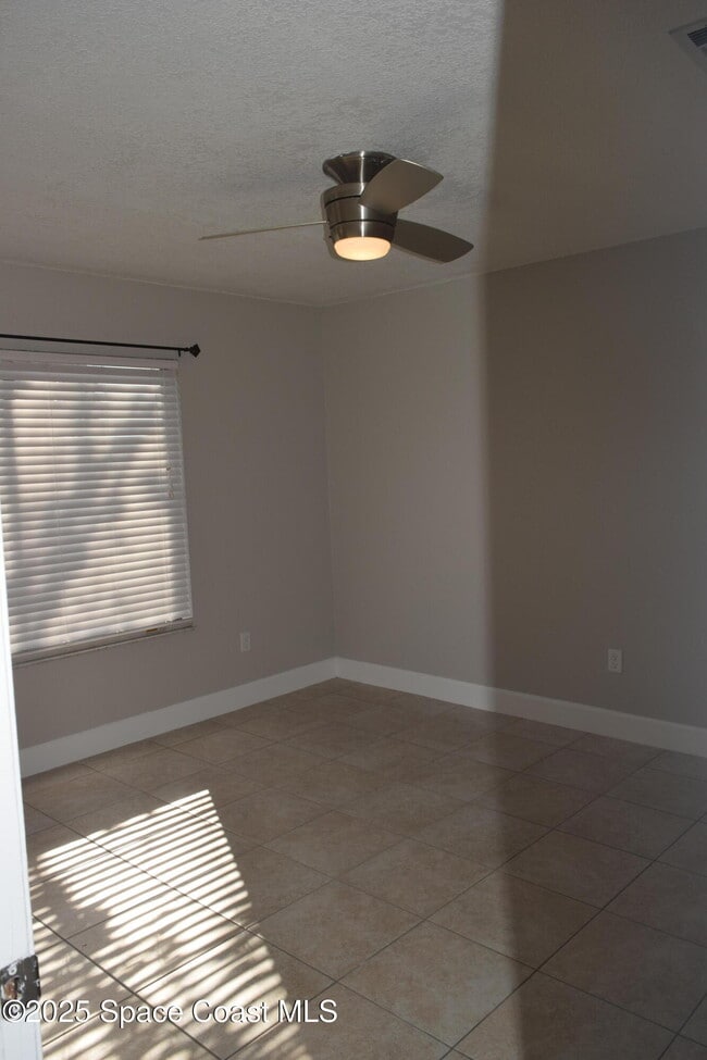 Building Photo - 1657 Norwood St NE