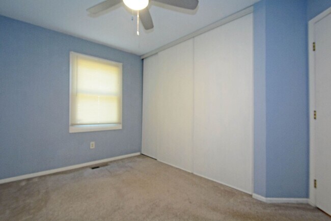 Building Photo - Beautiful 2-Bed 1-Bath Condo in Bloomington - Available Now!