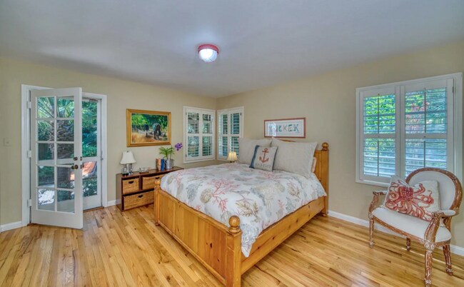 Building Photo - Woodside Classic 3 Bedroom on Beautiful Park Like Yard
