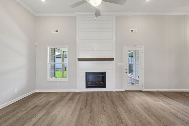 Building Photo - 383 Kingland Ln