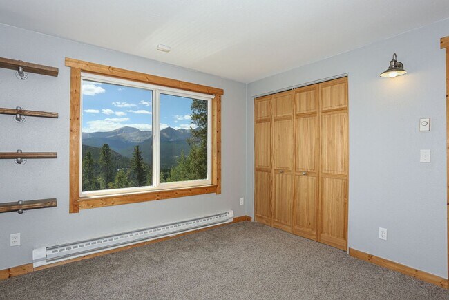 Building Photo - Amazing views! On bus route! 1 Year Lease!