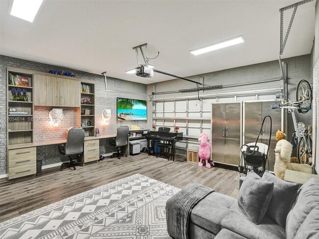 Building Photo - 4414 Ficus St