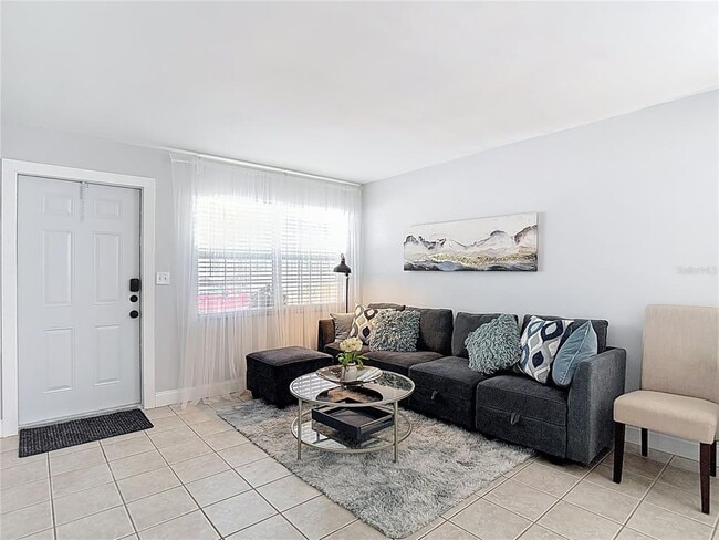 Building Photo - 220 Southeast Jefferson Cir N