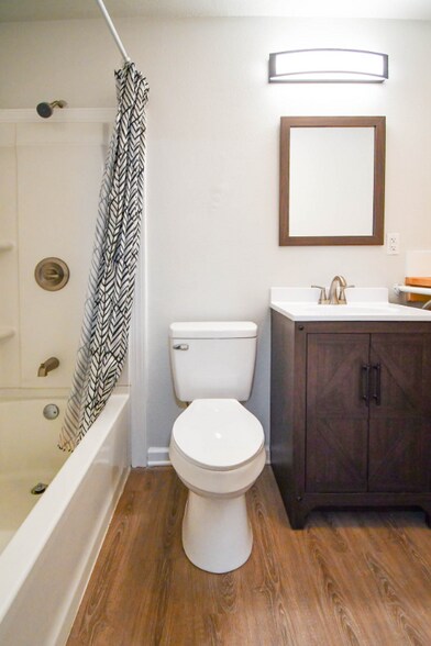 Building Photo - 5094 J E L Dr