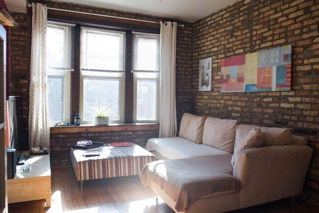 Building Photo - Huge UK Village 1 bed with Deck, Outdoor Space, Laundry. Free Internet