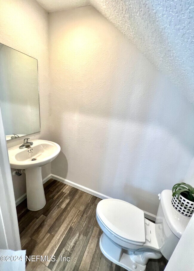 Building Photo - 575 S Woodlawn St