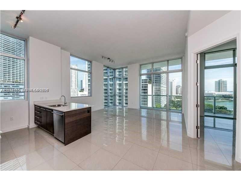 Building Photo - 500 Brickell Ave