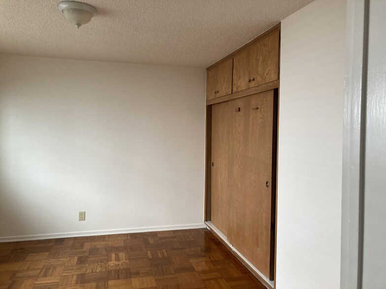 Building Photo - 1722 Armacost Ave