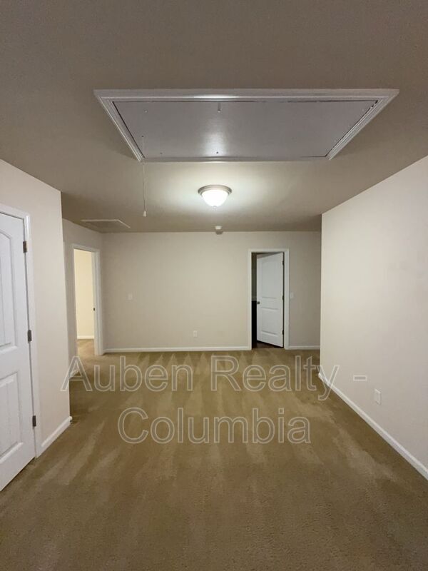 Building Photo - 204 Ashmore Ln