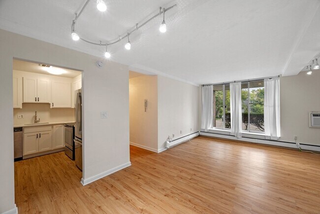 Building Photo - 16 Addington Rd