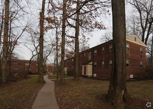 Building Photo - Oakwood Gardens