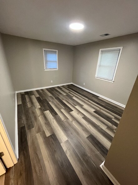 Building Photo - 5300 Mansfield Ct