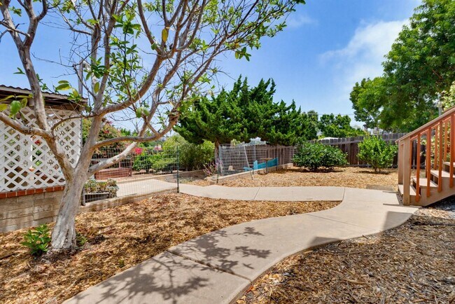 Building Photo - Beautifully Maintained Home in La Mesa — 3 Bed / 2 Bath | 1,600 Sq Ft