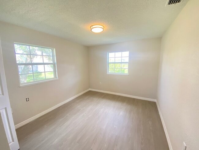 Building Photo - 502 Dunbar Ave