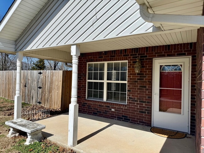 Building Photo - Charming 2-Bedroom in Bella Vista with Large Fenced Backyard!