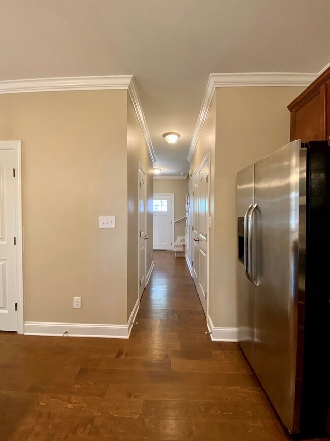 Building Photo - 2024 Jersey Ave