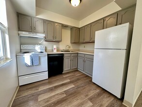 Building Photo - North Hills 3 Bedroom Townhome! In-Unit Washer & Dryer + Equipped Kitchen with Dishwasher! Call T...