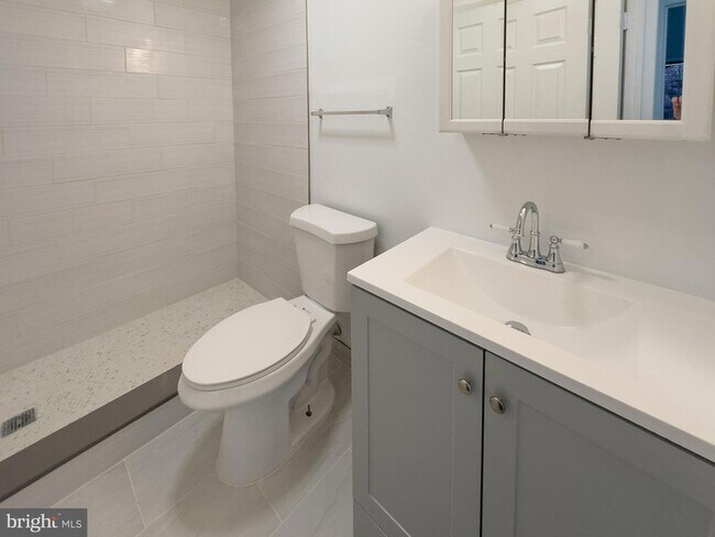 Building Photo - 303 Dove Ct