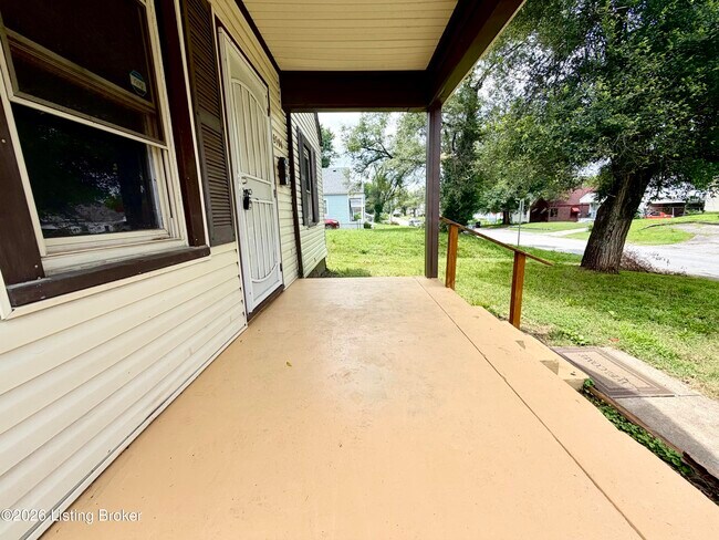 Building Photo - 2706 Wyandotte Ave