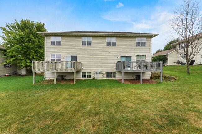 Building Photo - 612-614 Meadow View Rd