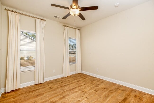 Building Photo - 1208 Ficus Dr