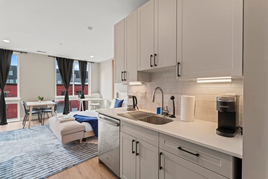 Building Photo - 916 N Delaware Ave