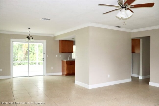 Building Photo - 2803 Pompano Dr