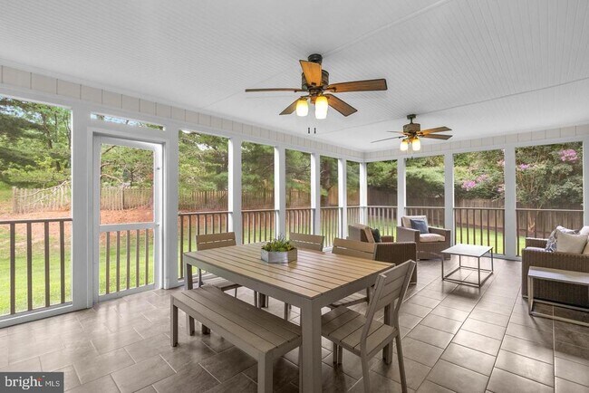 Building Photo - 9428 Meadow Shire Ln