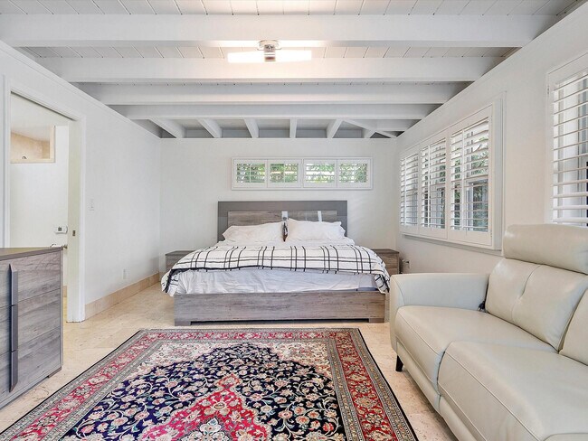 Building Photo - 411 Poinciana Dr