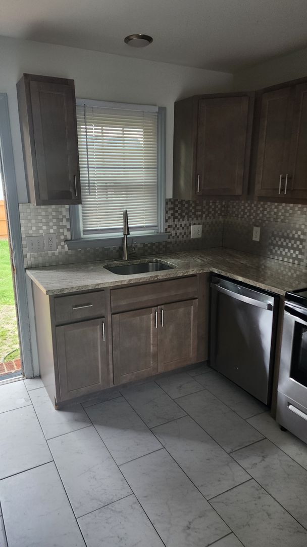 Building Photo - 1008 Brownlea Dr