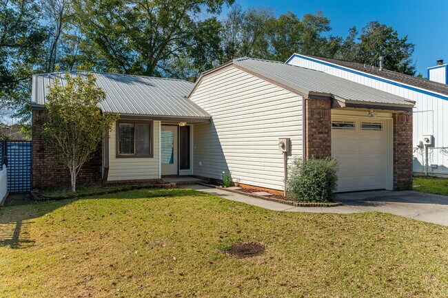 Building Photo - 101 Cedar Ridge Way