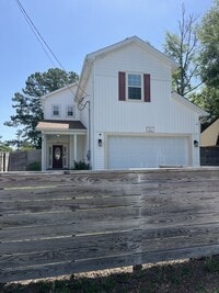 Building Photo - 2703 E Surrey Dr