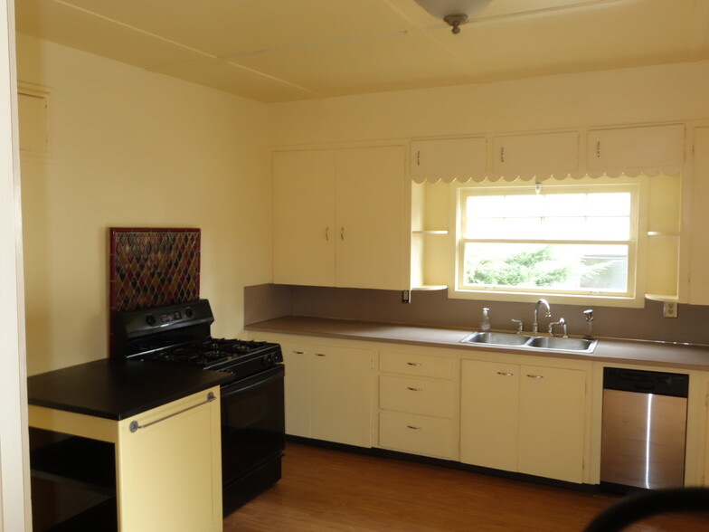 north kitchen - 30 NE Stanton St