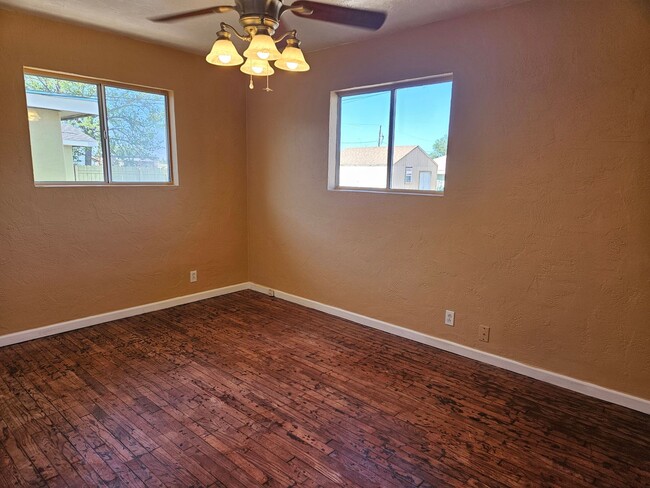 Building Photo - 1509 Cuba Ave