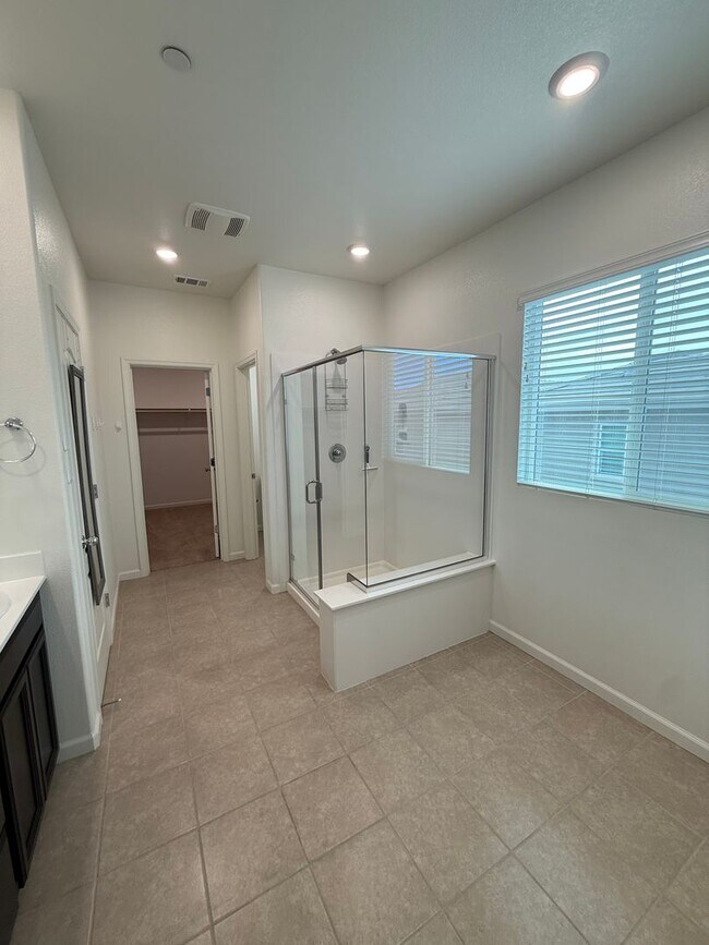 Building Photo - 2351 Hanson Dr